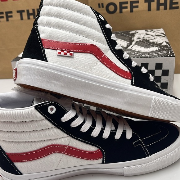 Vans Men’s Skate Sk8-Hi
Athletic Black/Red
VN0A5FCC458 Sneakers - Picture 14 of 16